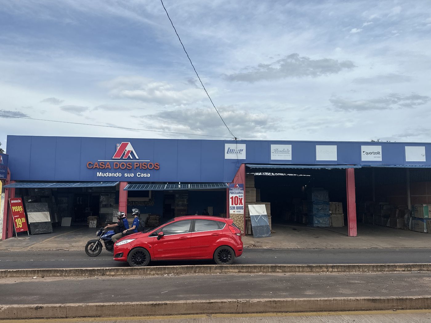 Fachada da Casa dos Pisos na Avenida Bandeirantes, Campo Grande/MS
